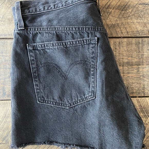 Womens Levi Shorts - Picture 3 of 5